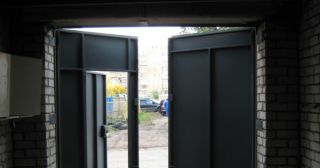 Купить гаражные ворота распашные Вольск, цена от 3905 руб.